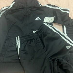 Boys adidas track suit 2 pieceset